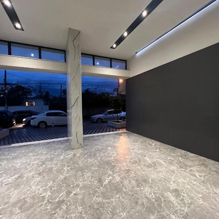 Atrium Apartment Tiranë Luaran gambar